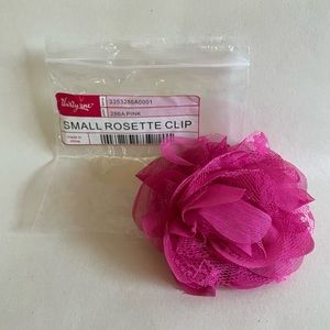 Thirty-one Small Rosette Clip